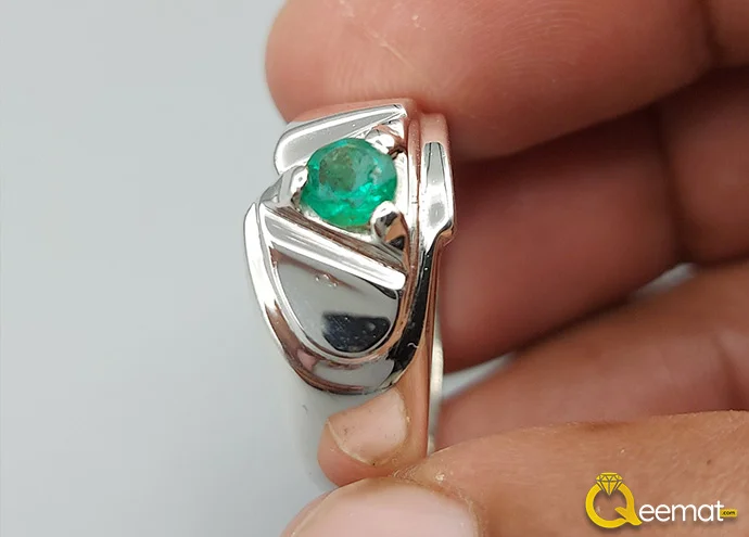 Beautiful Emerald Stone Ring For Women's