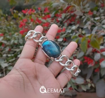 beautiful-chain-bracelet-with-labradorite-gemstone