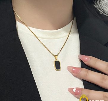 gold-necklace-with-black-aqeeq-for-party
