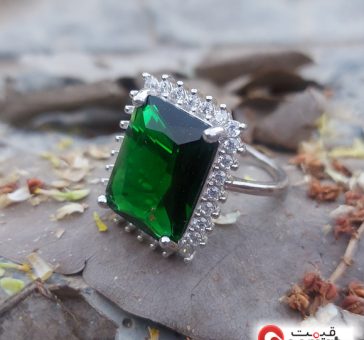 green-gemstone-ring-for-women-made-of-tourmaline-gemstone-and-silver